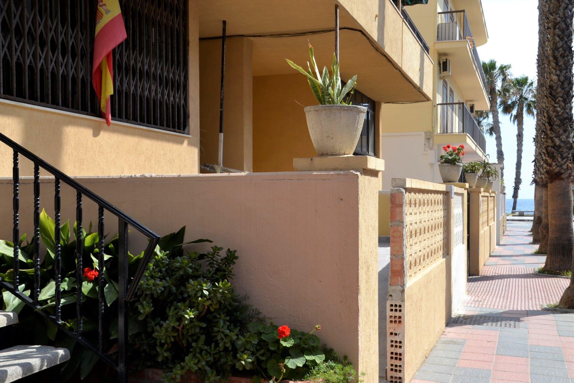 Hostal Tropical Almuñécar Esterno foto