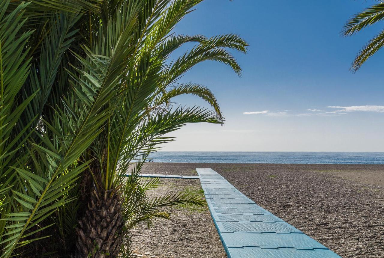 Hostal Tropical Almuñécar Esterno foto