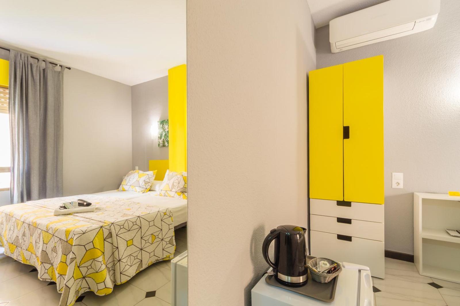 Hostal Tropical Almuñécar Esterno foto