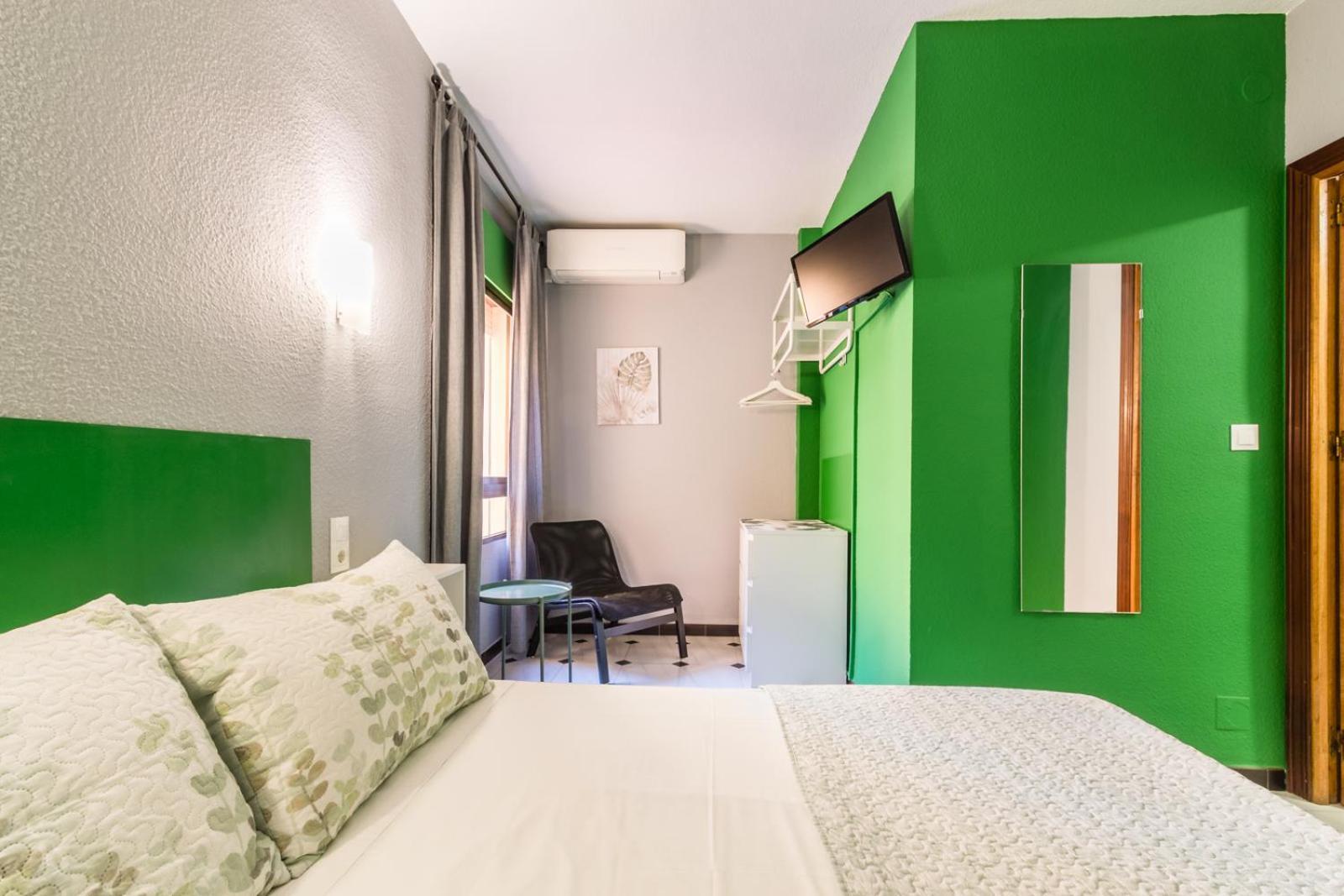 Hostal Tropical Almuñécar Esterno foto