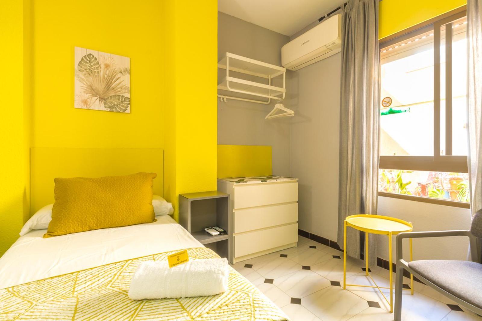Hostal Tropical Almuñécar Esterno foto
