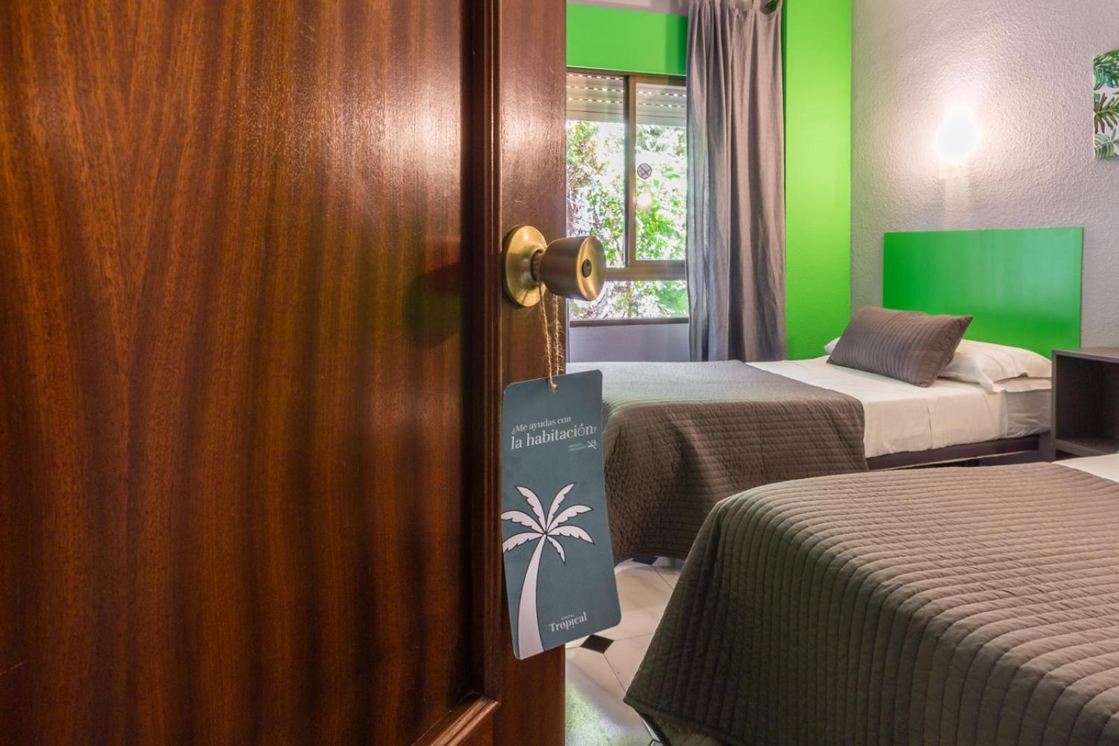 Hostal Tropical Almuñécar Esterno foto